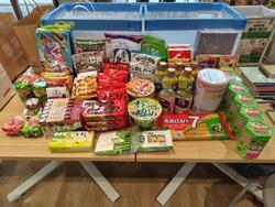 4月28日のフードドライブでご寄付いただいた食品等です。